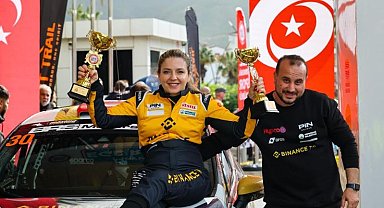 Türkiye'nin ilk engelli kadın pilotu Kübra Denizci Keskin'den podyumda çifte başarı