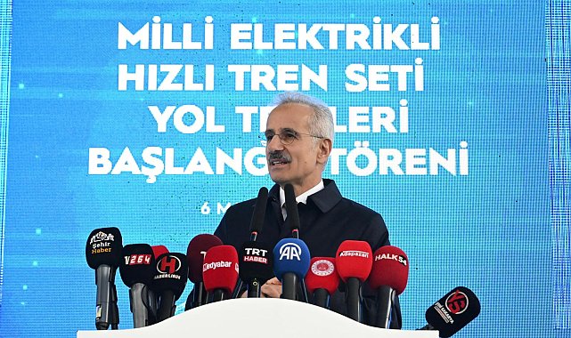 Türkiye'nin ilk hızlı treni saatte 225 kilometre hıza ulaştı