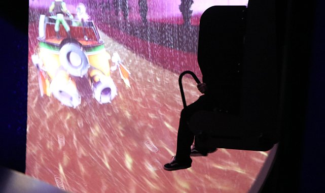 Türkiye'nin ilk uçan sinemasına yoğun ilgi