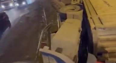 Tuzla TEM Otoyolu'nda TIR devrildi; trafik yoğunluğu oluştu