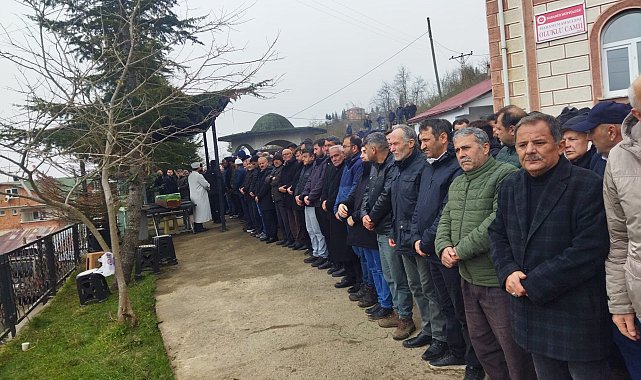 Uçurumdan yuvarlanan otomobilde ölen baba ve kız toprağa verildi