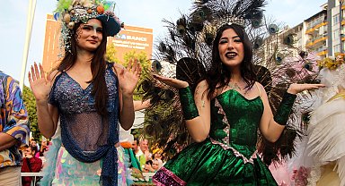 Uluslararası Adana Portakal Çiçeği Karnavalı'nın korteji, renkli görüntülere sahne oldu