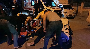 Üniversite öğrencisi, evinin önünde sırtından bıçaklandı