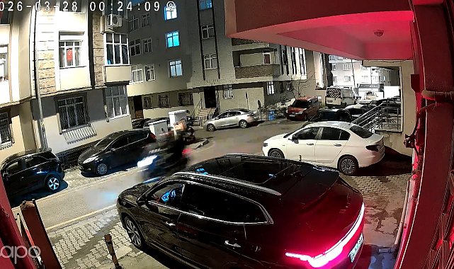 Üsküdar'da yol verme nedeniyle tartıştıkları kişinin otomobilini kurşunladılar