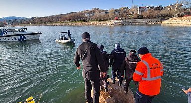 Van Gölü'nde kaybolan Boran Öner'in cansız bedeni bulundu