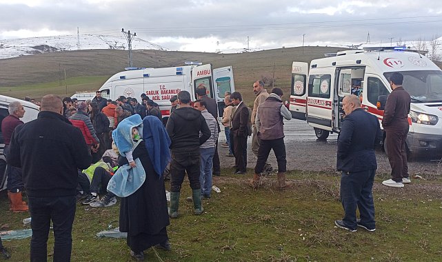 Van'da dağcıları taşıyan minibüs takla attı; 13 yaralı