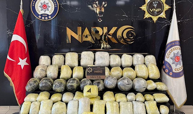 Van'da kamyonda 74 kilo uyuşturucu ele geçirildi: 2 gözaltı
