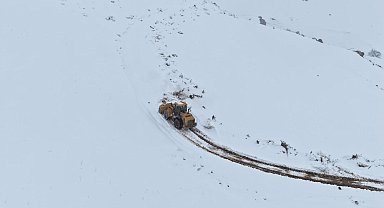 Van'da kardan kapanan 93 yerleşim yerinin 39'u ulaşıma açıldı