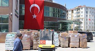 Van'dan İran'a 6 yardım TIR'ı daha gönderildi