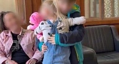 Velayeti annesine verilen Nazar'dan ilk kez buluştuğu kız kardeşine sıcak karşılama