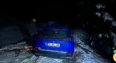 Yaylada araçları kara saplanan tatilciler kurtarıldı