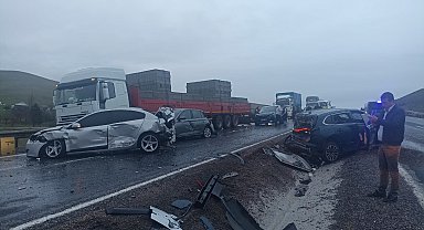 Yolcu otobüsü 10 araca çarparak durabildi: 7 yaralı