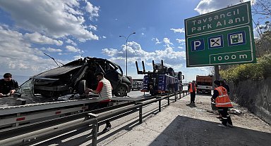 Yön levhasına çarpan otomobilin sürücü yaralandı