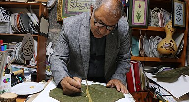 Yurt dışından getirttiği özel yapraklara sanatını işliyor