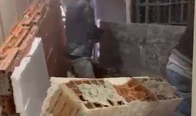 Zeytinburnu'nda inşaatta yapılan beton dökme işlemi sırasında yandaki binanın duvarı çöktü