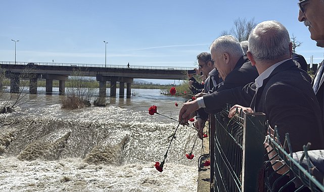 Zonguldak'ta 14 yıl önce köprü faciasında hayatını kaybeden 15 kişi anıldı