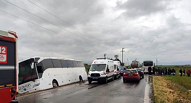 1 Mayıs kutlamalarına giden işçileri taşıyan otobüs yoldan çıktı; 1 yaralı