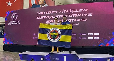 11 yıl önce televizyonda izleyip başladığı boksta Türkiye şampiyonu oldu