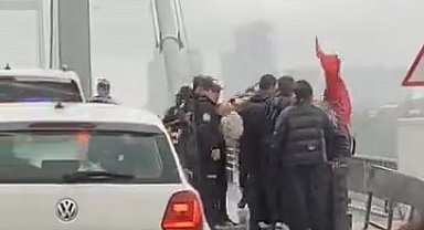 15 Temmuz Şehitler Köprüsünde trafiği kapatıp izinsiz gösteriye yapmak isteyenlere müdahale