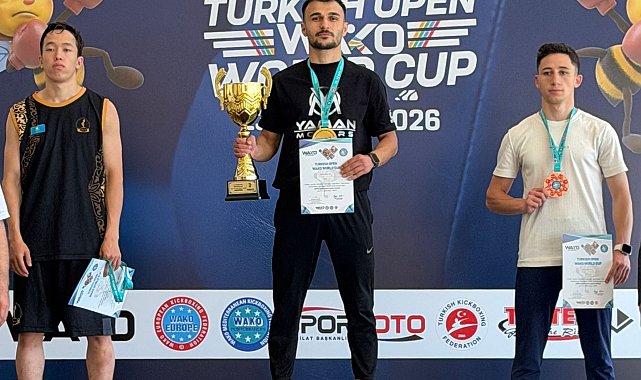 15 yıl önce okul seçmelerinde başladığı kick boksta dünya şampiyonu oldu