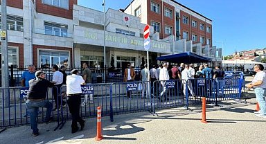 33 şüphelinin tutuklandığı cinsel istismar soruşturmasında, çocuğun annesi de tutuklandı
