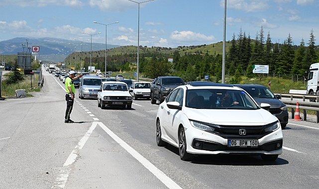'Kilit kavşak' Kırıkkale'de, arife günü yoğunluğu