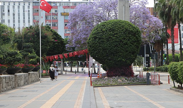 Adana'da bayram sessizliği; cadde ve sokaklar boş kaldı