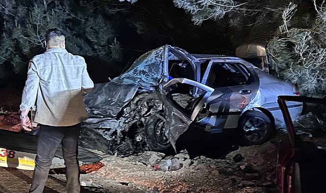 Adana'da iki otomobil çarpıştı: 2 ölü, 3 yaralı