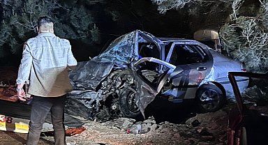 Adana'da iki otomobil çarpıştı: 2 ölü, 3 yaralı