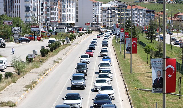 Afyonkarahisar-Antalya kara yolunda 'tatil dönüşü' yoğunluğu