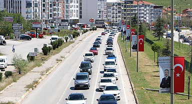 Afyonkarahisar-Antalya kara yolunda 'tatil dönüşü' yoğunluğu