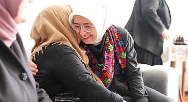 AK Parti İstanbul Milletvekilleri Anneler Günü için sahadaydı
