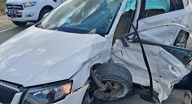 Aksaray'da otomobiller çarpıştı: 1 ölü, 2 ağır yaralı
