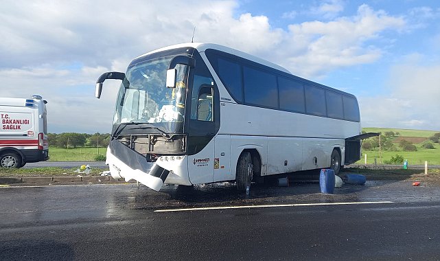 Aksaray'da tur otobüsü kaza yaptı: 16 yaralı