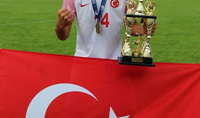 Aliağa FK'lı Semih Ayriç Dünya şampiyonluğu yaşadı