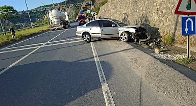 Alkollü otomobil, sürücüsü duran otomobile çarptı: 5 yaralı