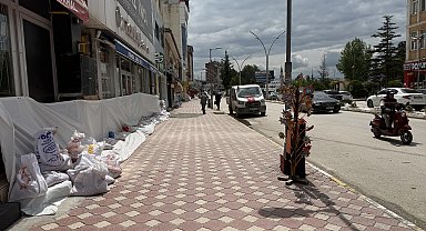 Almus Barajı'nda taşkın alarmı: Turhal'da esnaf kepenk kapattı