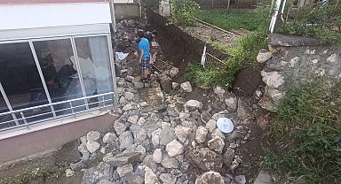 Amasya'da istinat duvarının çökme anı kamerada