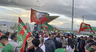 Amed Sportif Faaliyetler taraftarlarından Iğdır'da Süper Lig kutlaması
