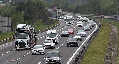 Anadolu Otoyolu'nun Bolu geçişinde bayram trafiği