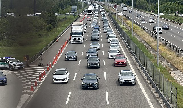 Anadolu Otoyolu'nun Bolu geçişinde trafik yoğunluğu