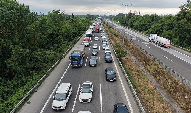 Anadolu Otoyolu'nun Düzce geçişinde bayram trafiği