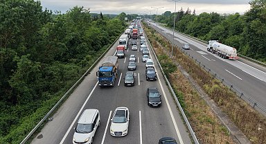 Anadolu Otoyolu'nun Düzce geçişinde bayram trafiği