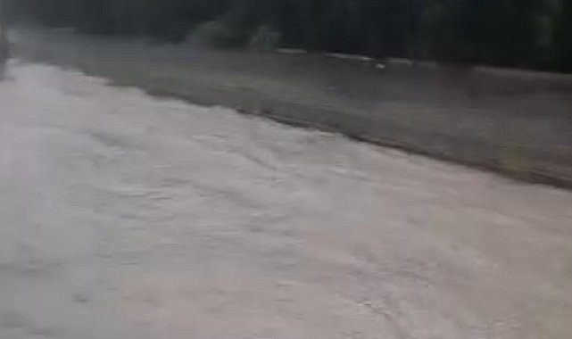 Ankara'da sağanak; yollar suyla doldu