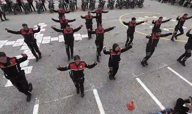 Ankara'da yunus polislerinden '19 Mayıs' gösterisi