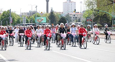 Anneler Günü'nde aileler Kayseri'de pedal çevirdi