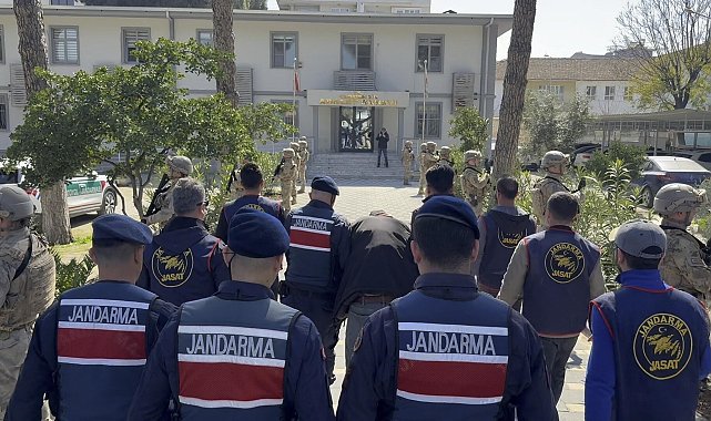 Annesini odunla başına vurup öldüren şüphelinin arkadaşı da tutuklandı