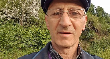 Annesini toprağa verdikten bir gün sonra kalp krizi geçirip öldü