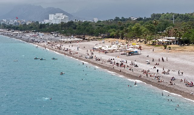 Antalya'da turizm sezonu açıldı; plajda 1 günün maliyeti 1500 TL