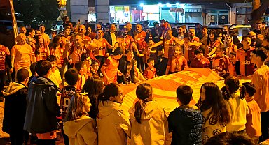 Artvin'de Galatasaray'ın şampiyonluğu horonlarla kutlandı